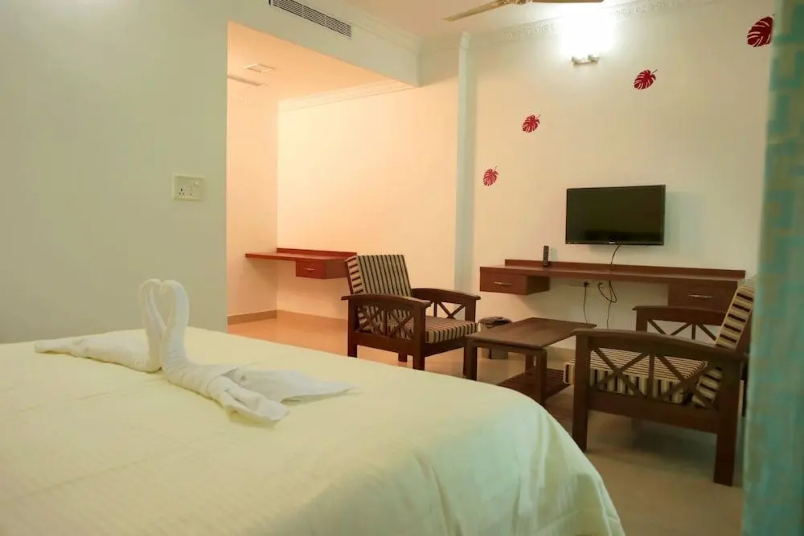 Capital O 69257 Lee Crysstal