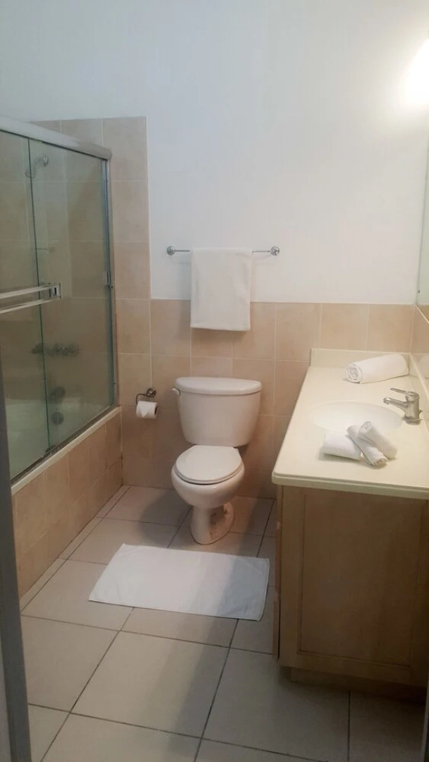 2 Bed Apt with Balcony at Runaway Bay