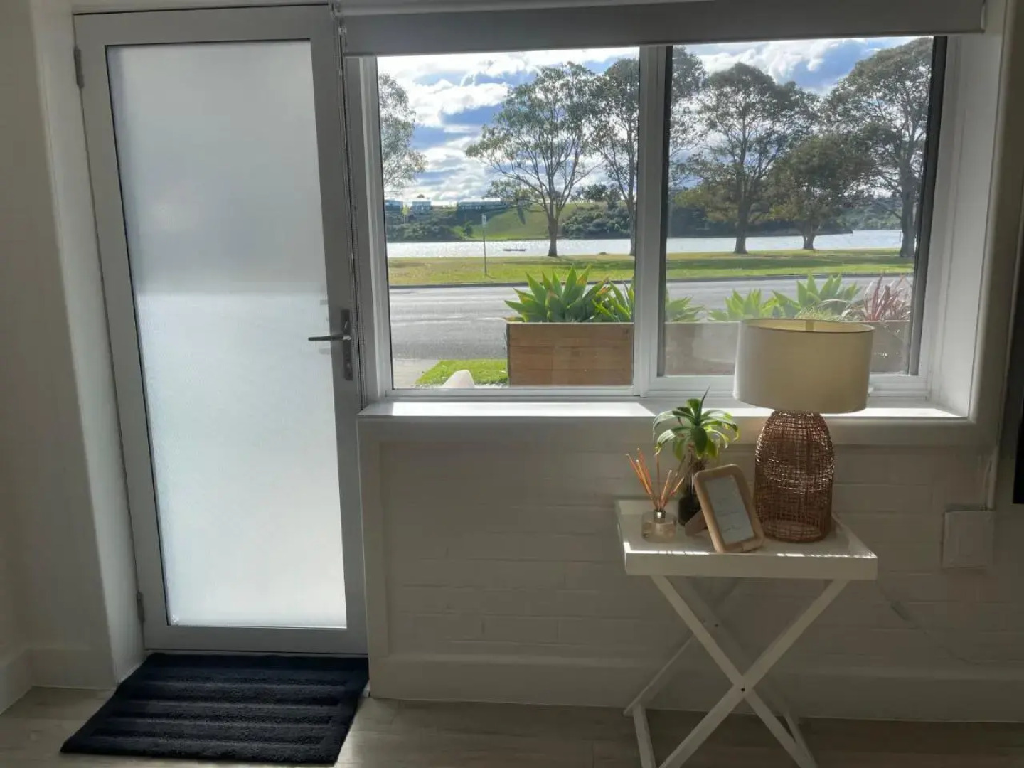 The Wheelhouse - 2BR Waterfront Apt in town