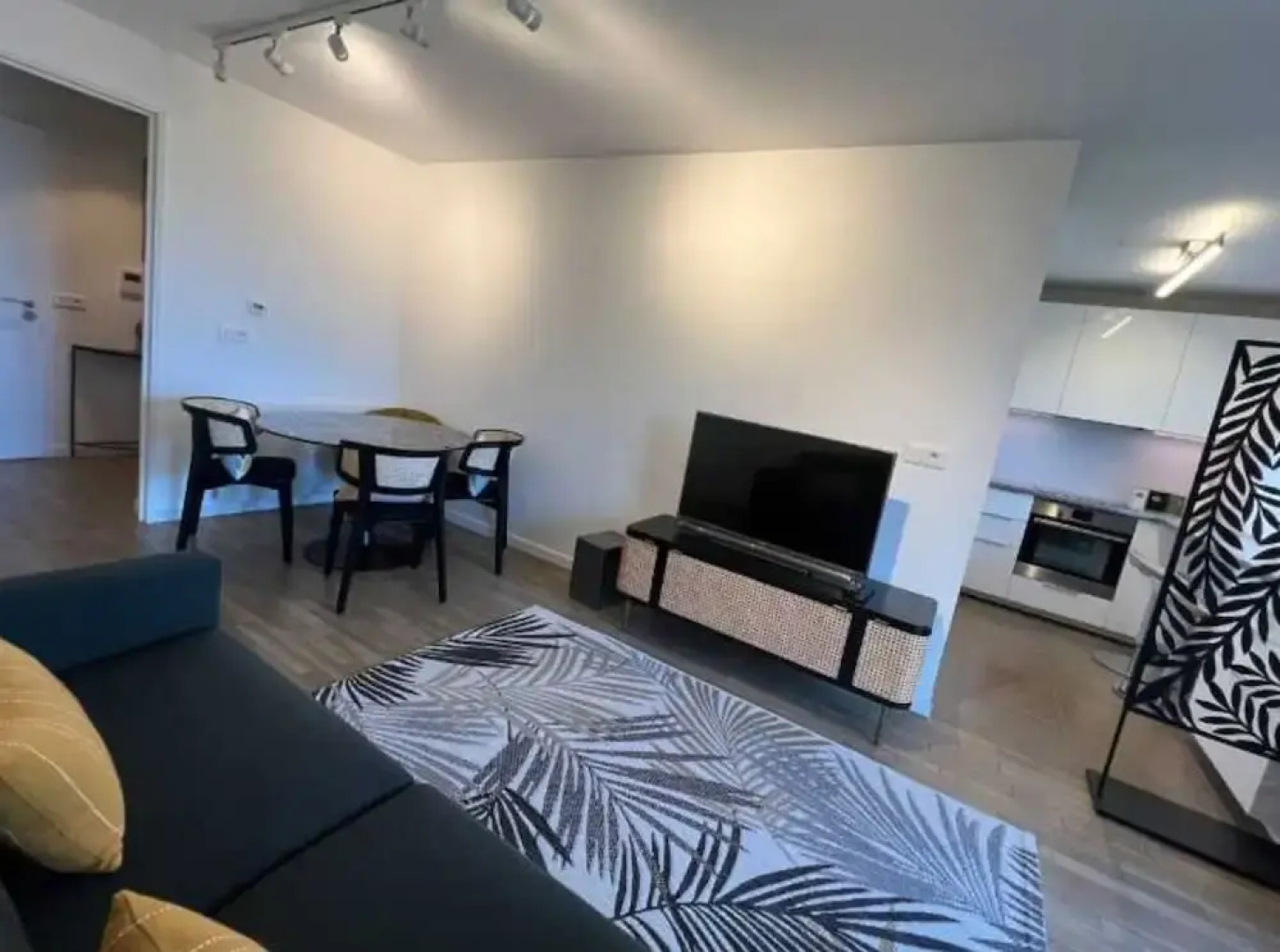 Flat With Balcony 4p/1bdr Near La Defense