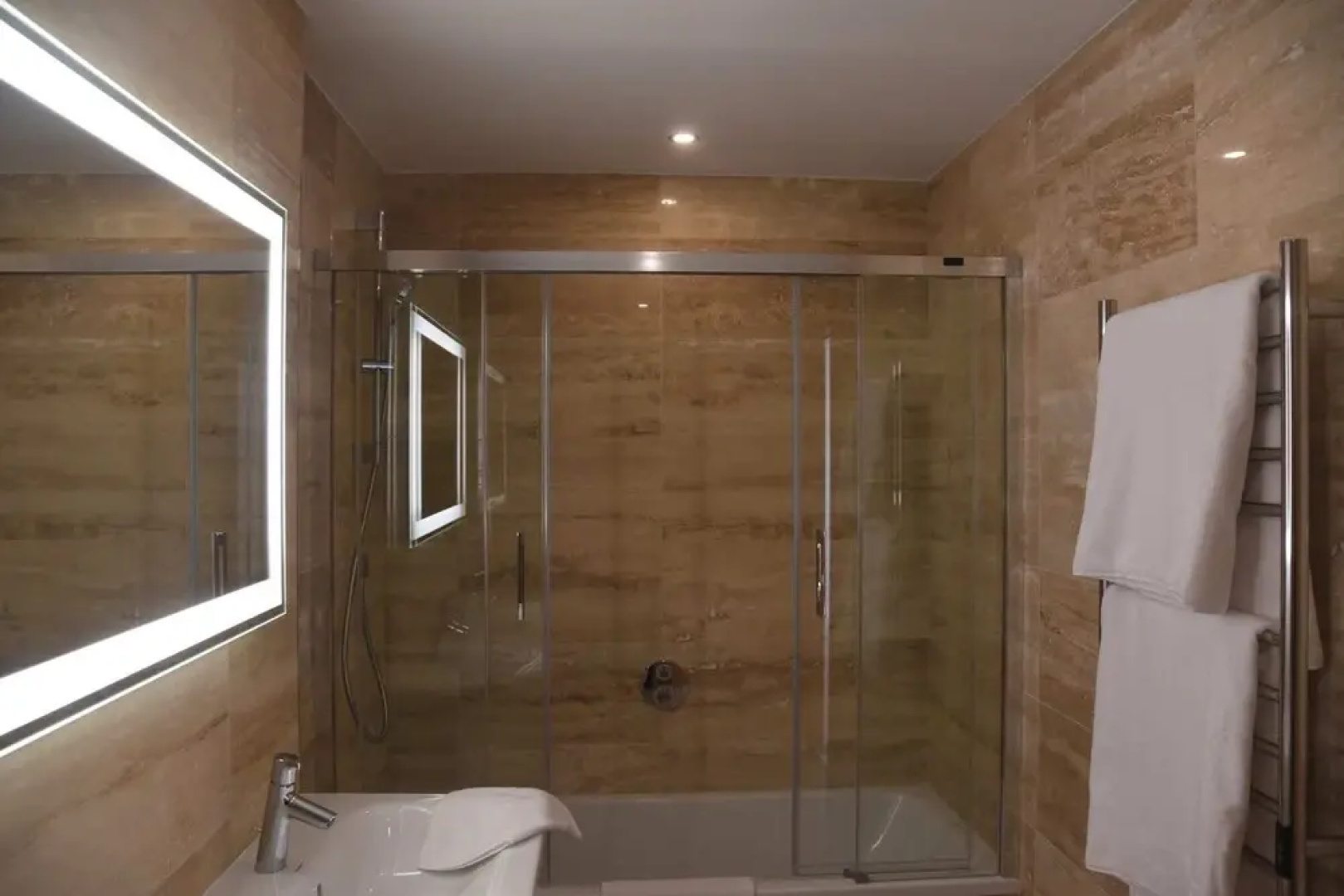 Luxury 2 Bedroom Apartment