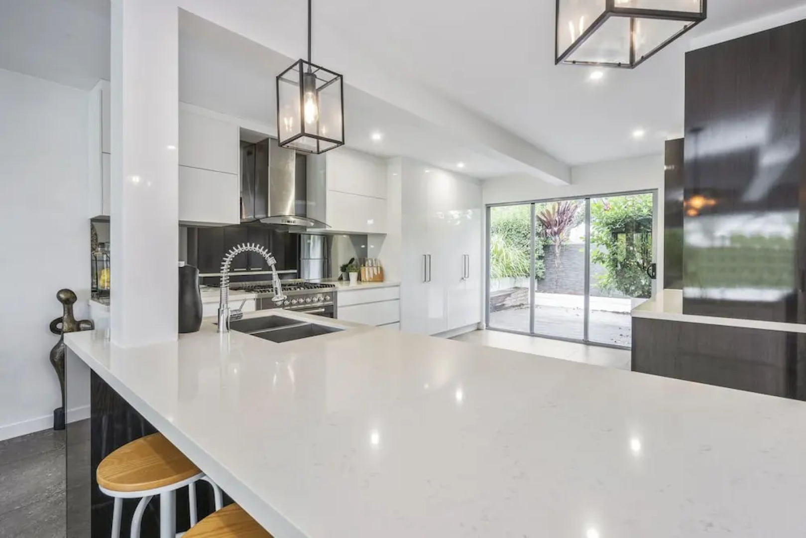 Essence House - 4 Bedroom Holiday Home