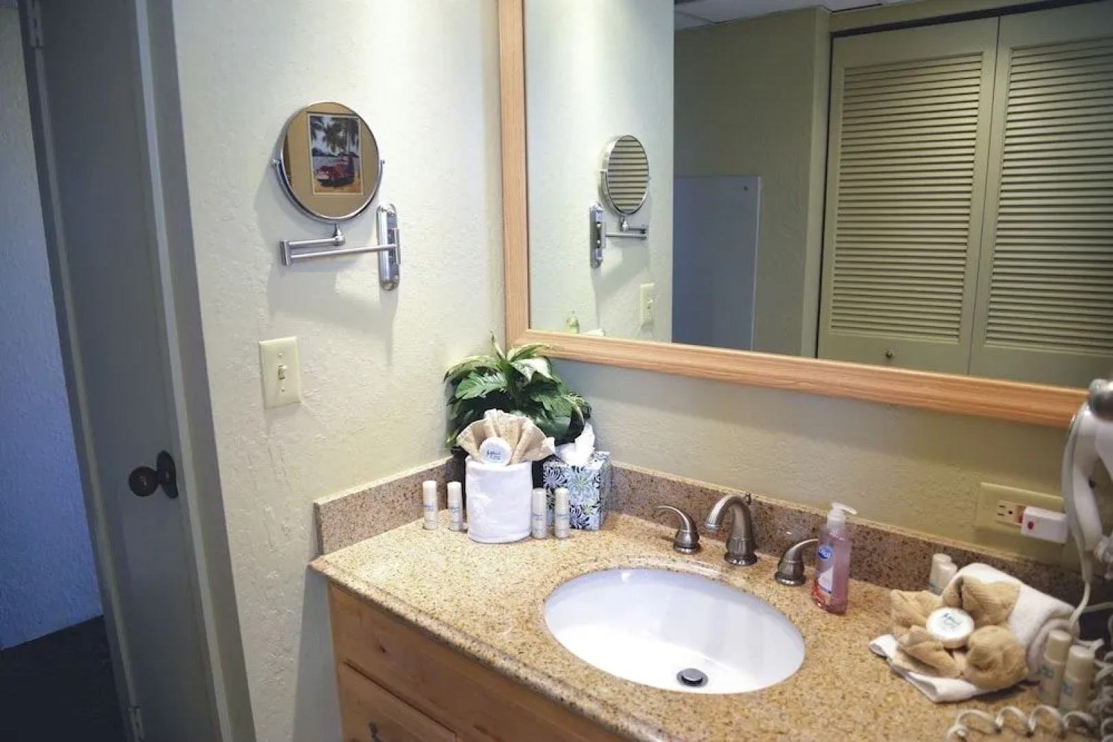 Kaanapali Shores Studio 742 Studio Bedroom Condo by RedAwning