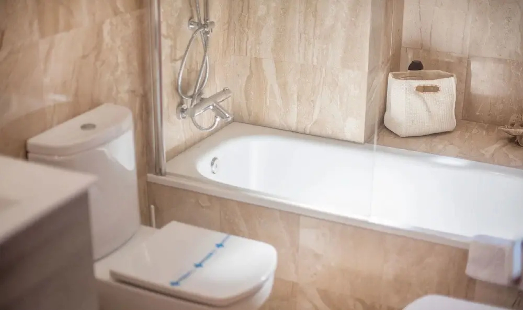 Modern House For Families (R77)