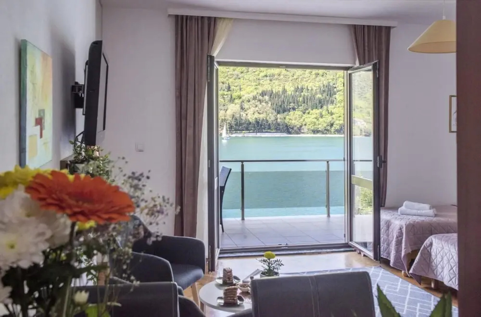 Studio Flat With View Near Beach in Tivat
