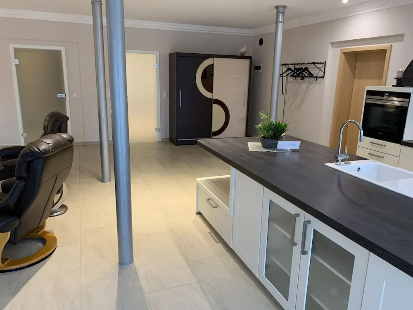 Apartment Ahsbahs Suite near Airport