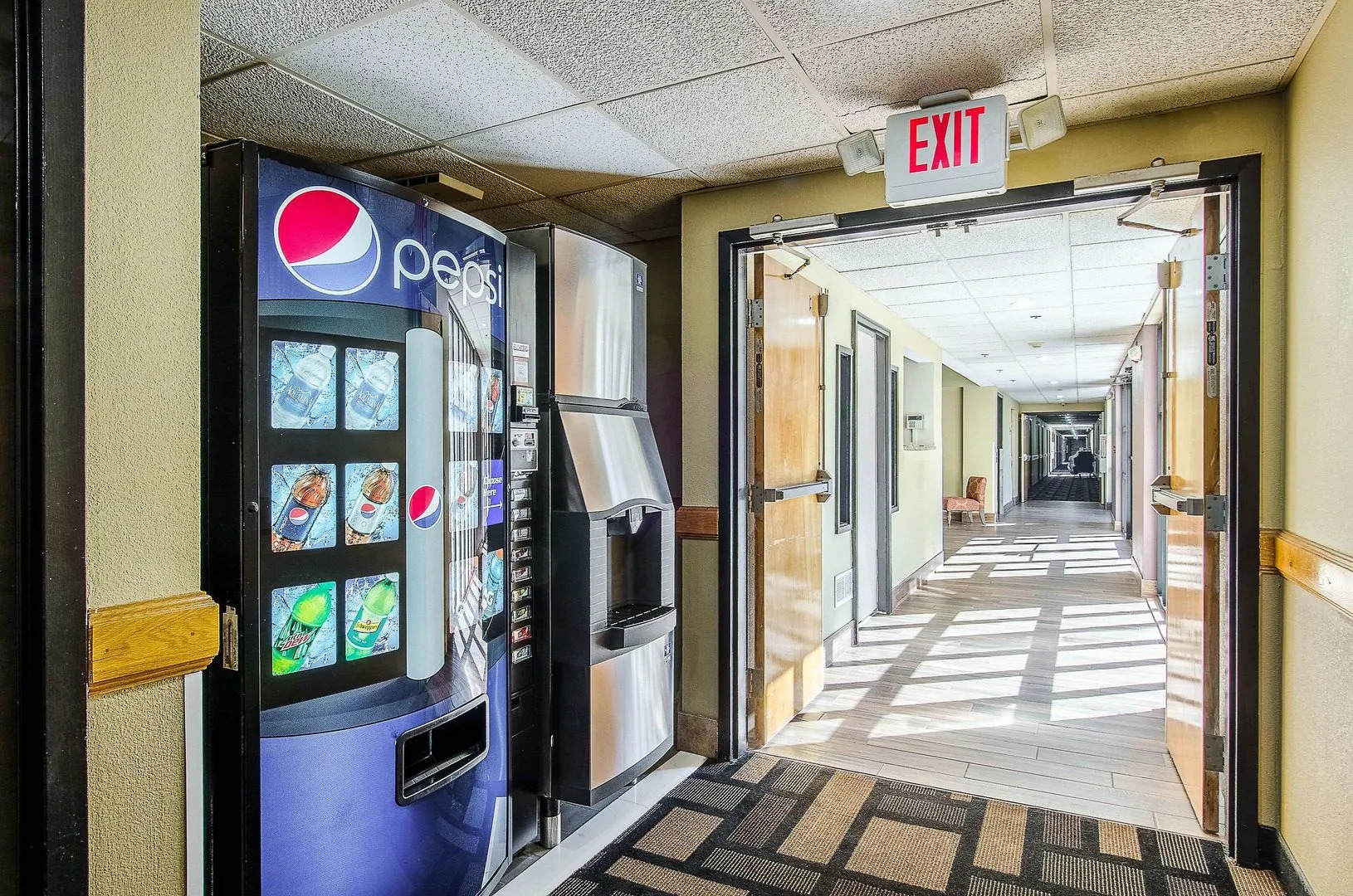 La Casa Inn & Suites - Middleboro