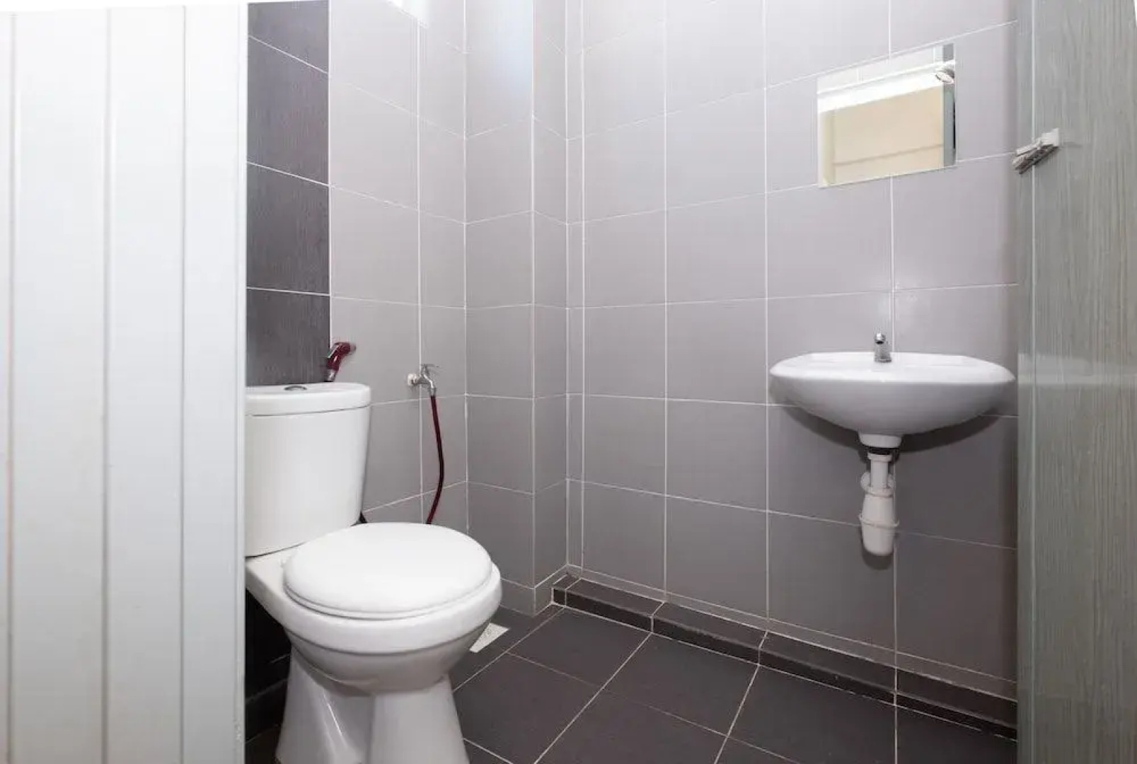 OYO 90054 Summer Inn