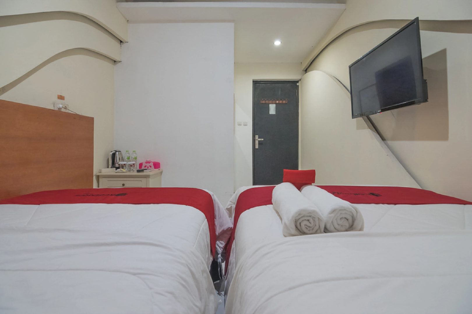 RedDoorz Premium @ Kahai Beach Lampung