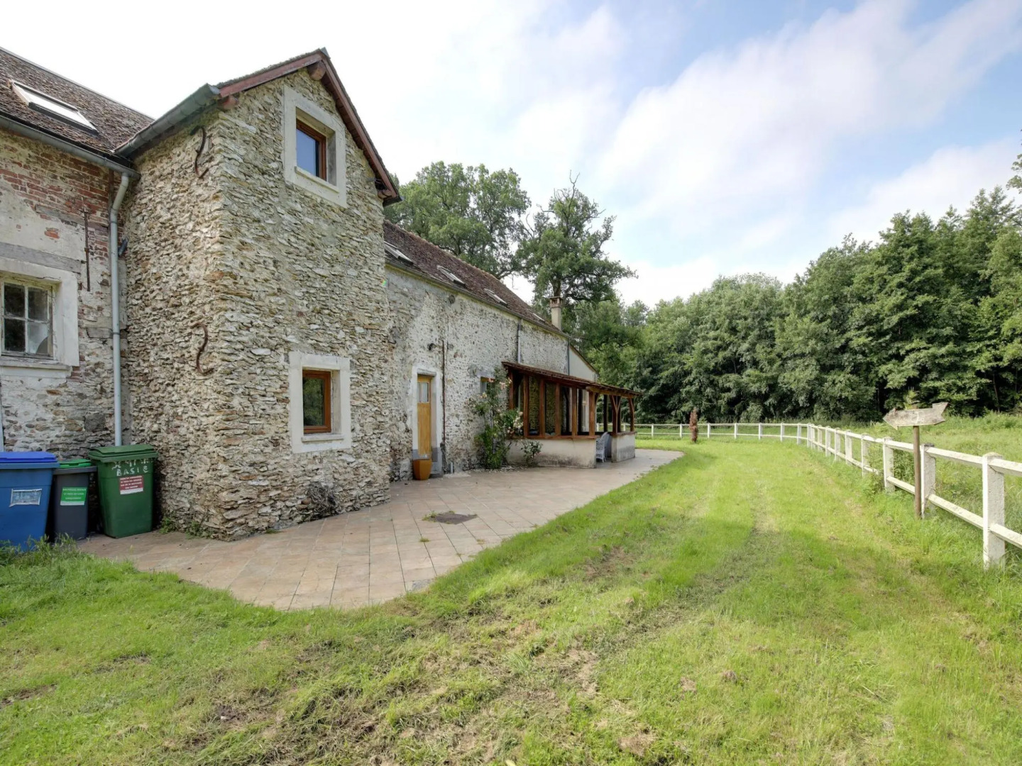 Charming Holiday Home in Raizeux Near Forest