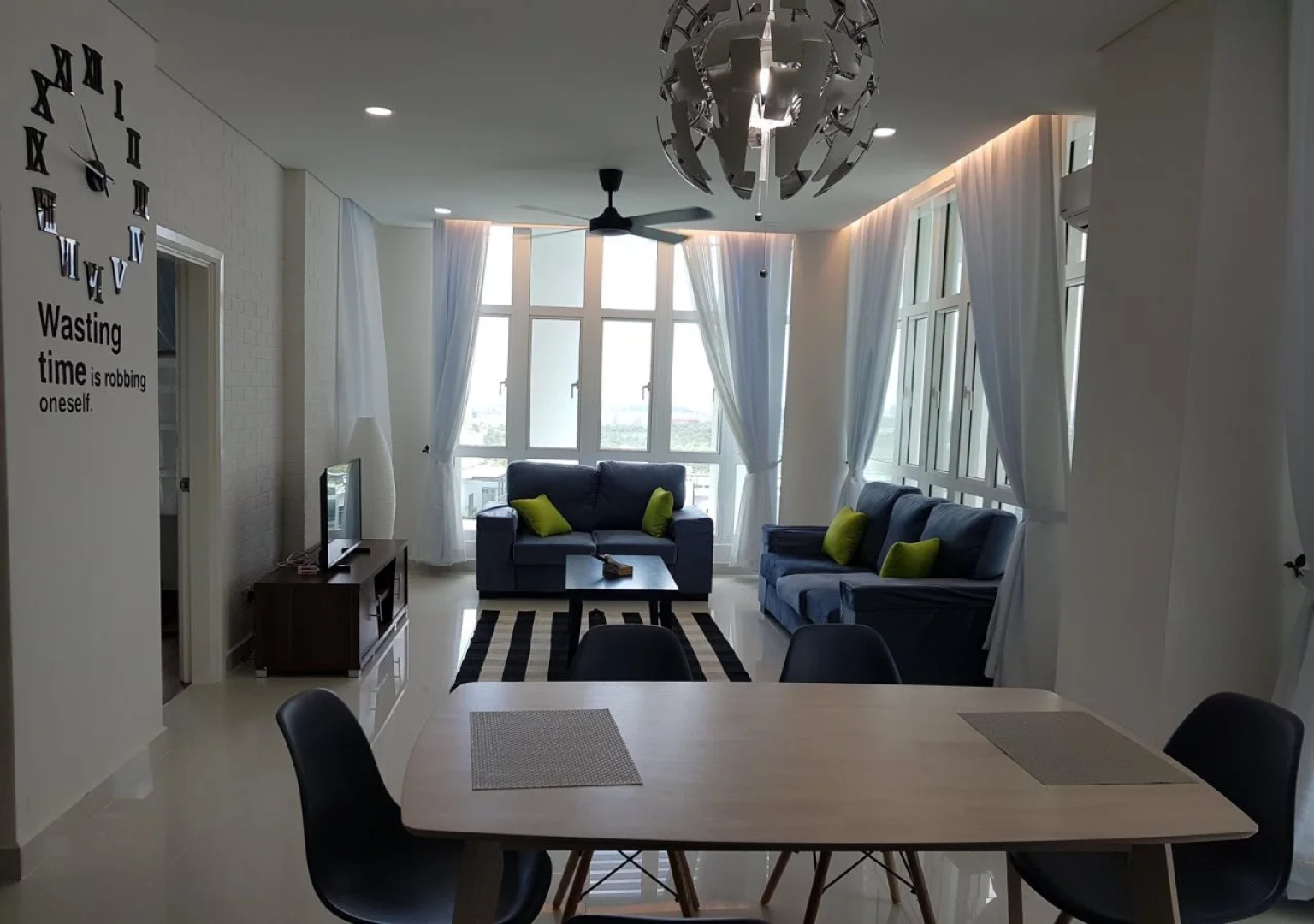 Holi 1Medini Suites