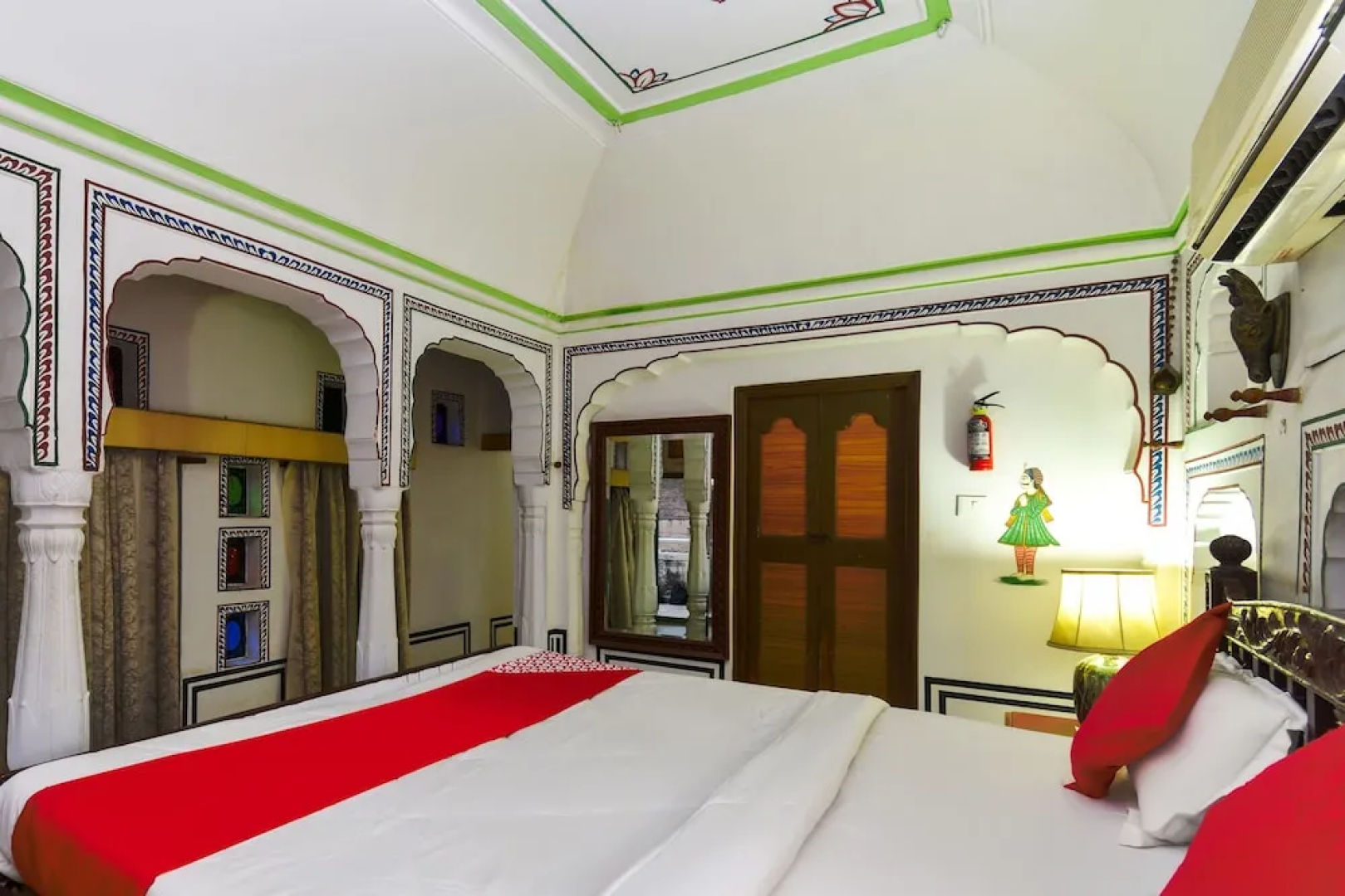 Oyo 46031 Singhasan Haveli