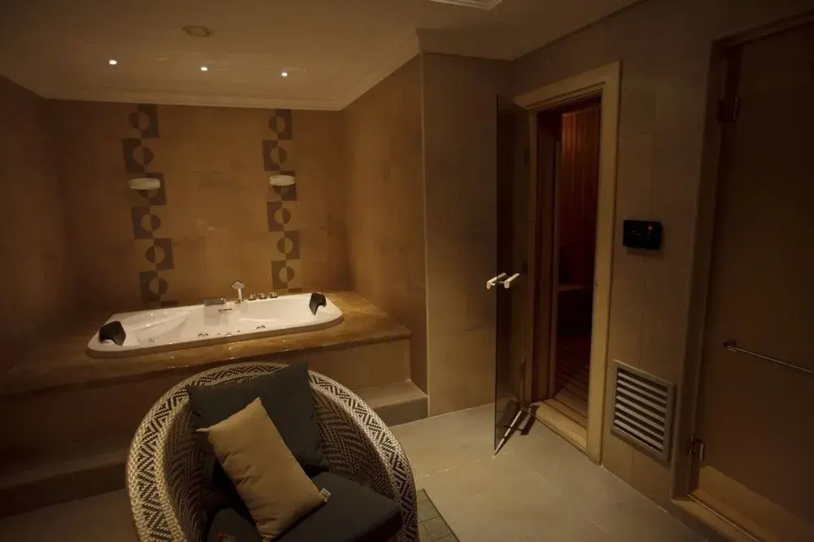 Shirvan Hotel & SPA