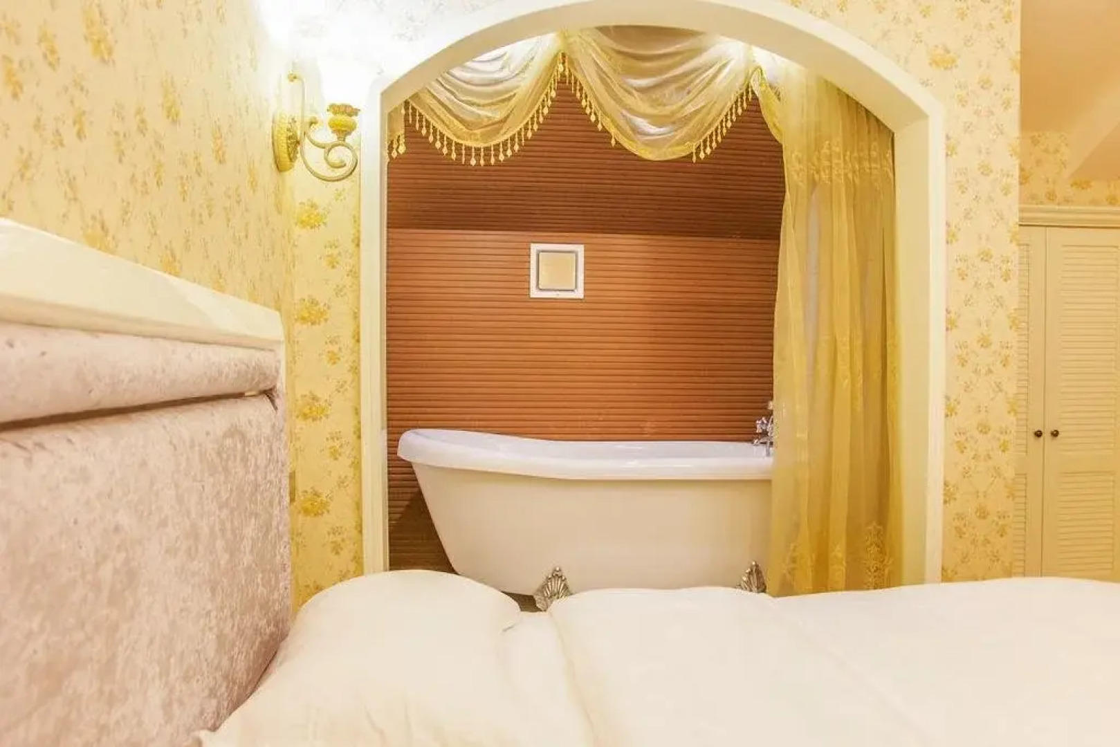 Yibinbandao Holiday Hotel