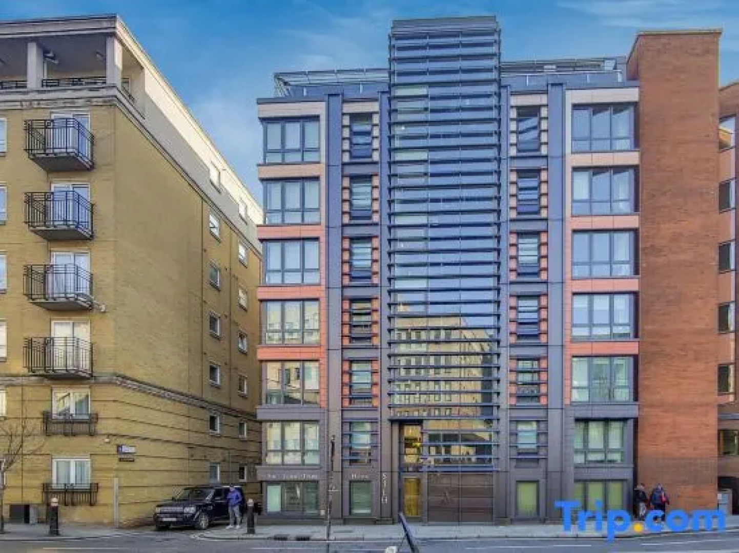 Luxurious Sir John Lyon Serviced Apartment