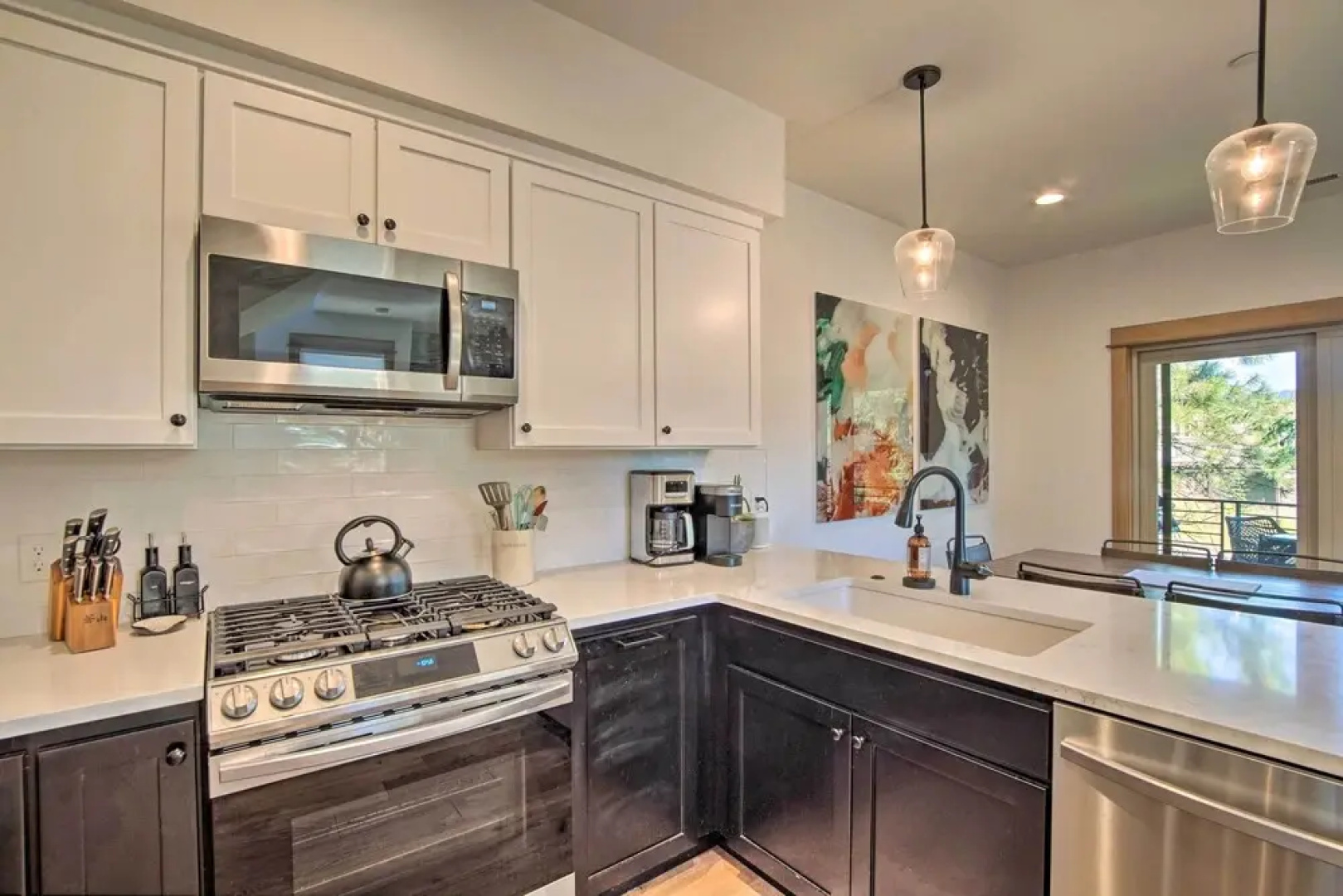 Charming Cle Elum Townhome w/ Balcony & Views