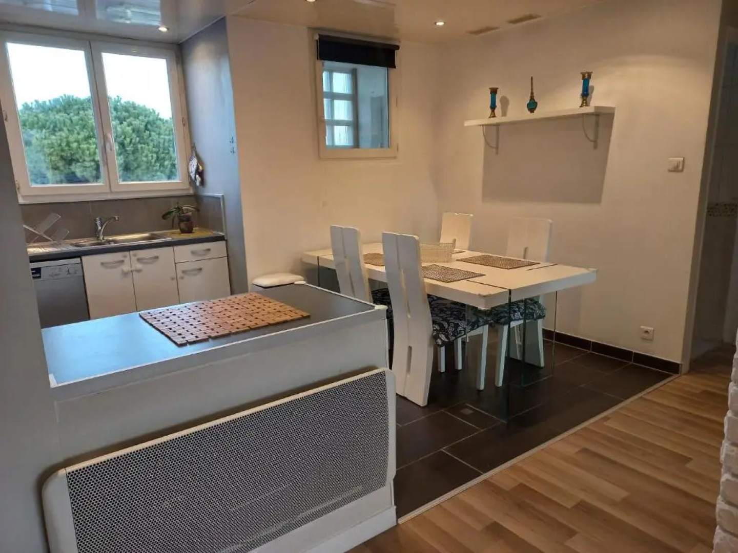 60 m2 , 2 chambres, très calme, plage et commerces à 3 minutes à pied, WIFI fibre optique et parking gratuit