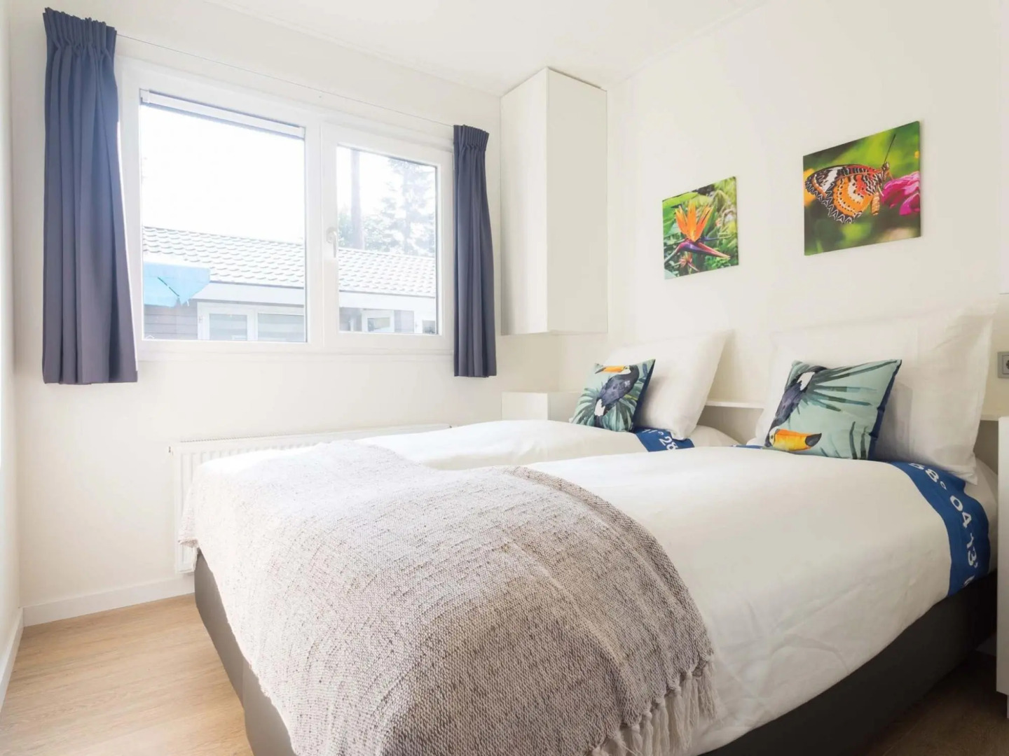 Nice chalet with outdoor sauna and spa, in a holiday park, near the Veluwe