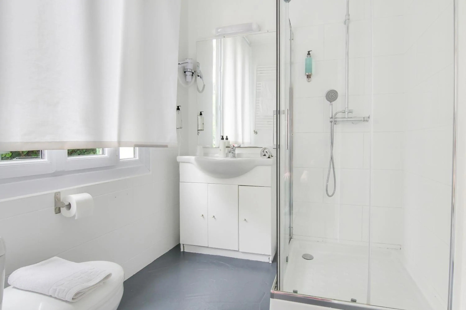 Отель Mermoz Paris Le Bourget