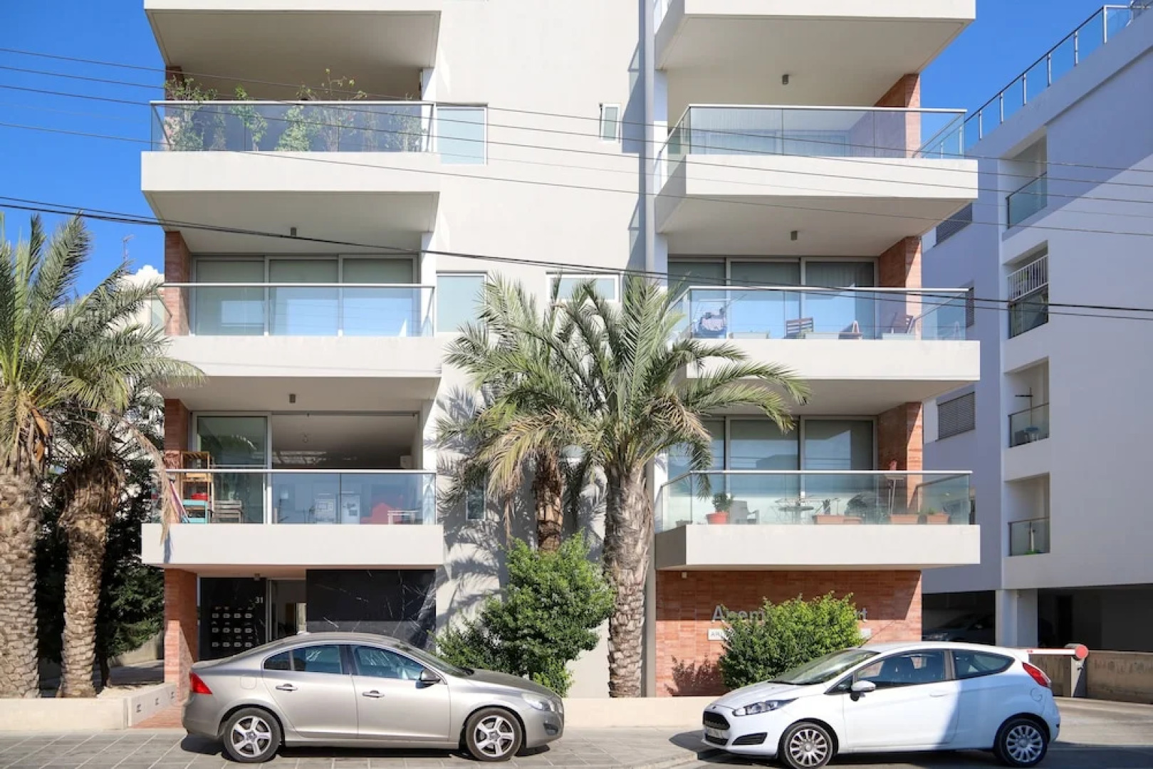 Phaedrus Living: City Luxury Flat Anemone 103