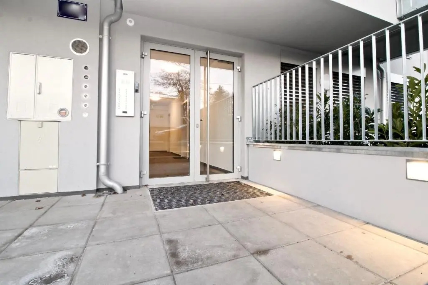 Yellow Flower Apartment with Pool - 5 min to Lake