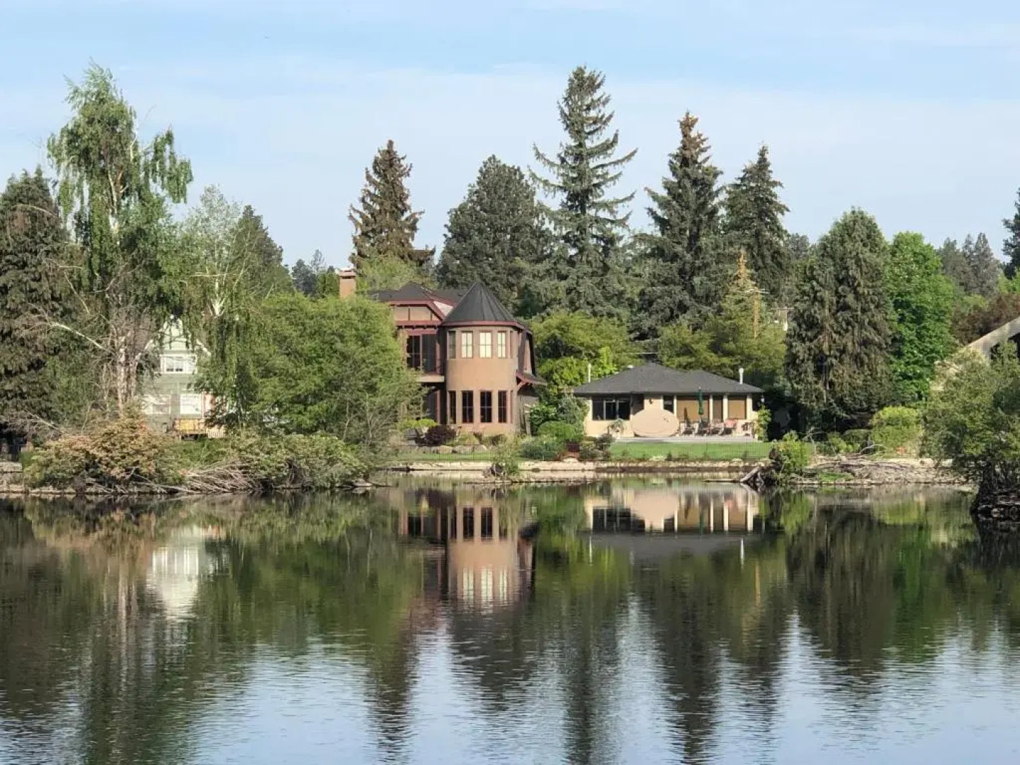 Drake Park 3 Bedroom Home by RedAwning