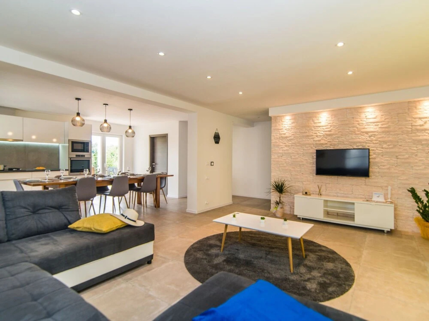 House With Private Pool For 10 People Surrounded By Vineyard In A Quiet Location