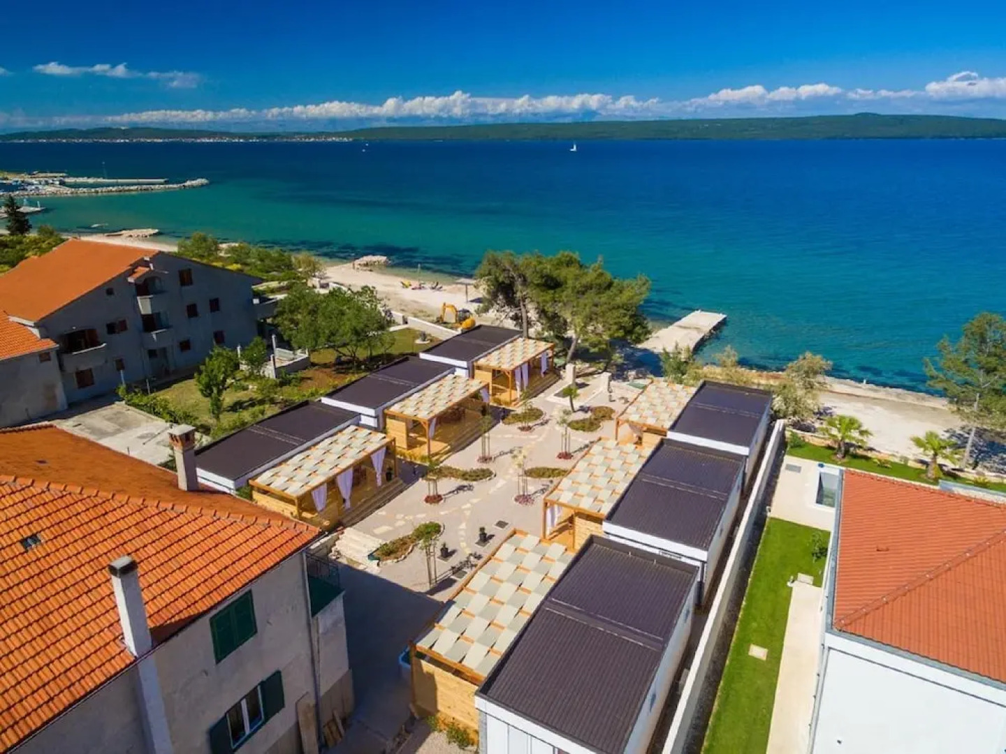 Adorable Home With Private Terrace Near the Beach