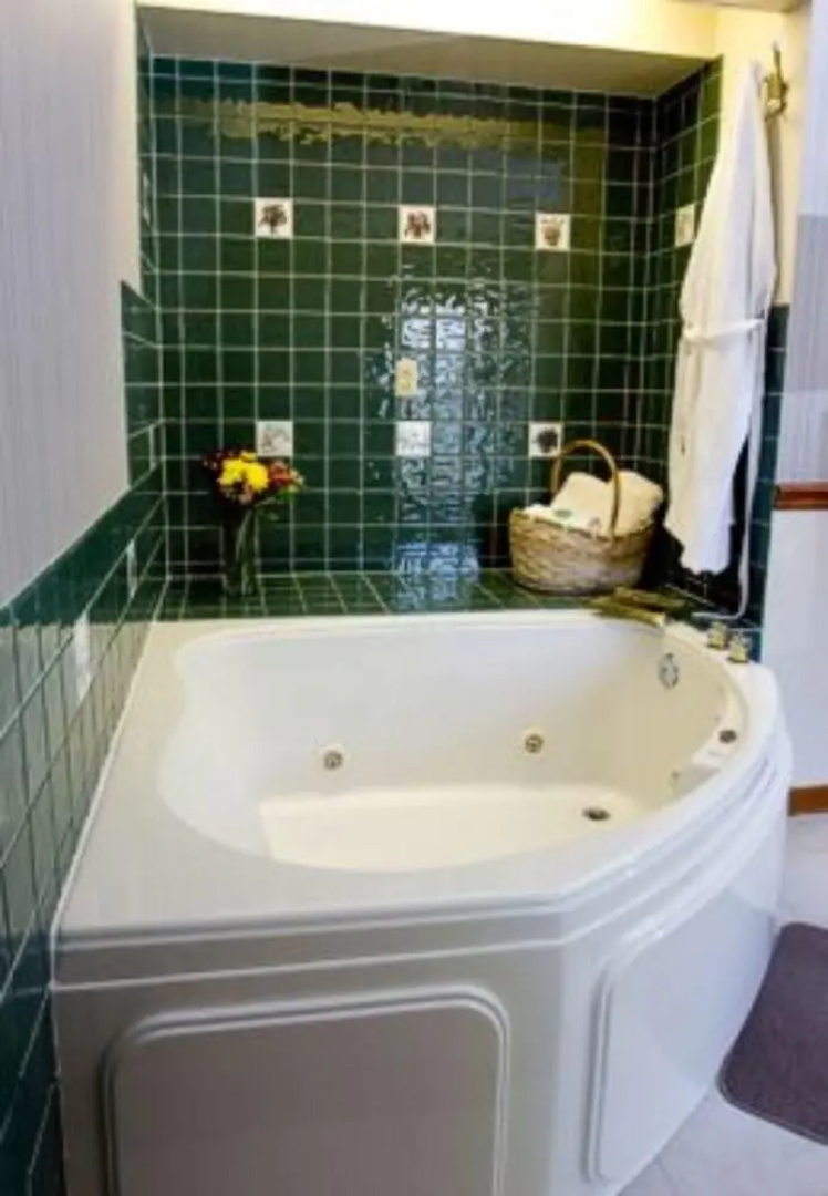 Red Bud Cove Bed & Breakfast Suites
