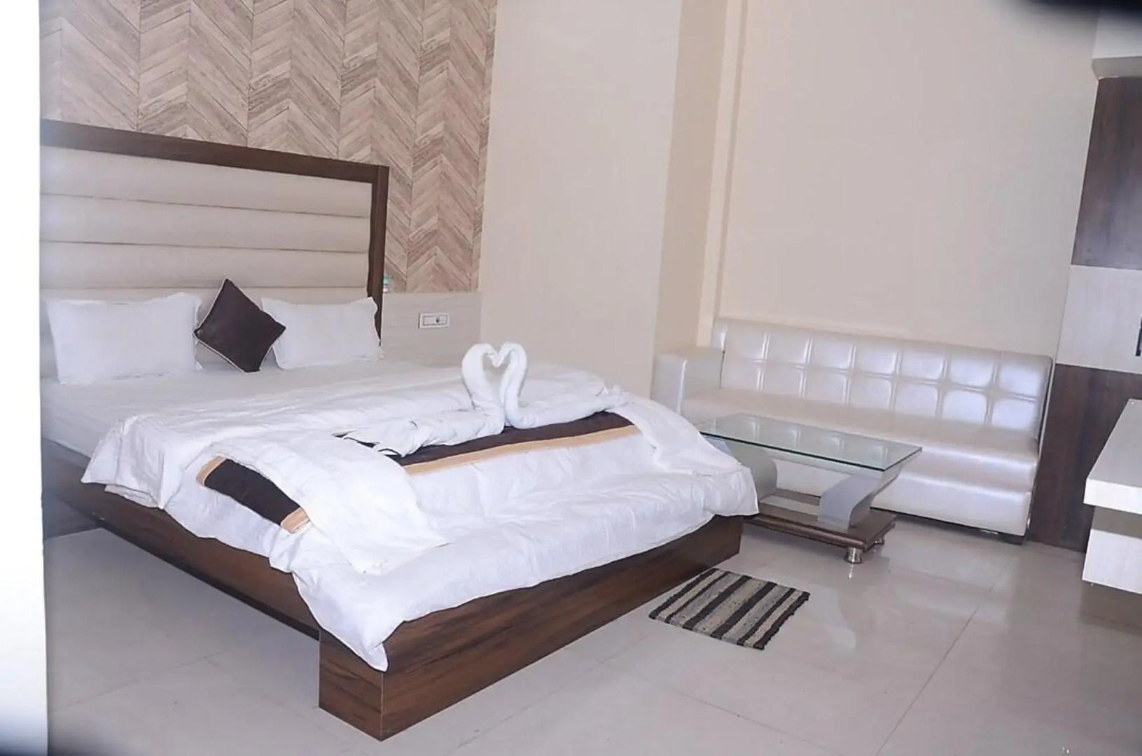 Hotel Prakshi Palace