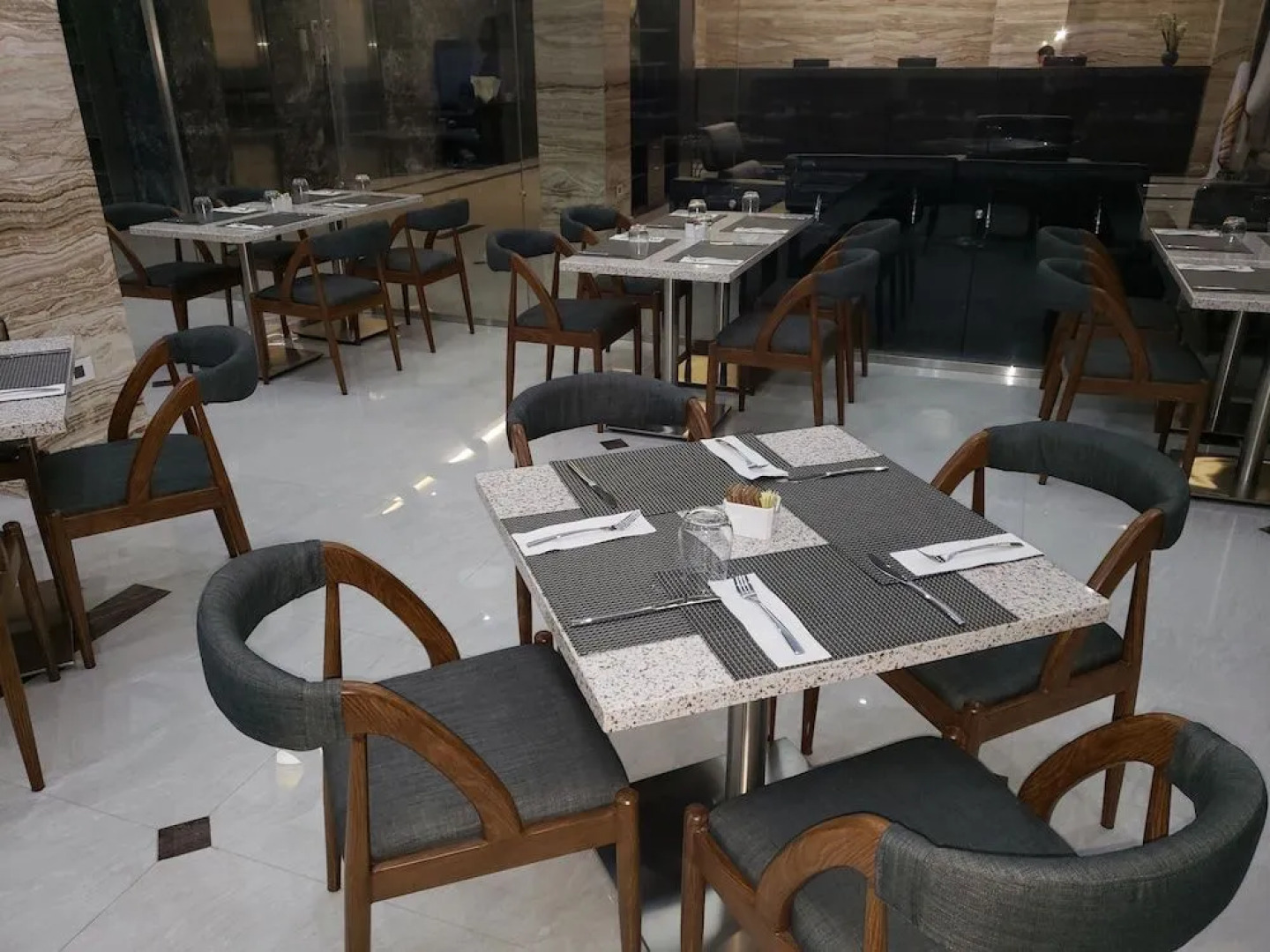 Hotel City Plaza & Suites