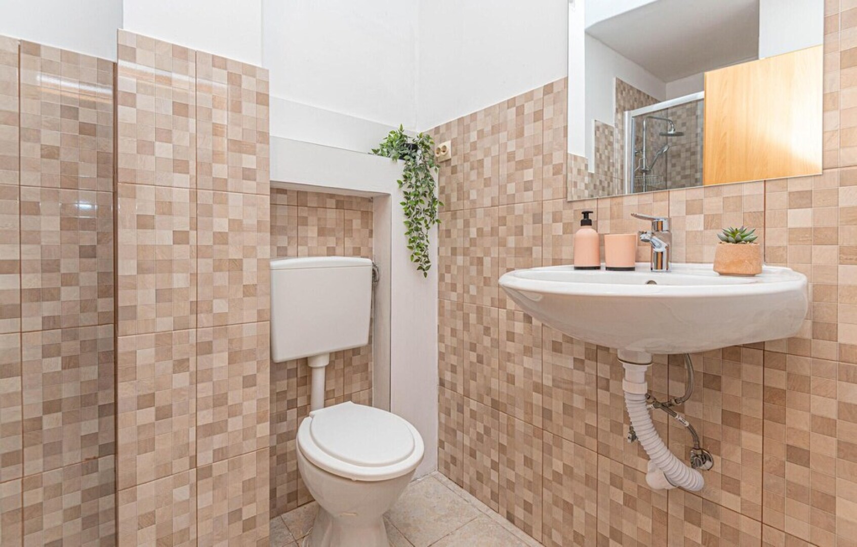 Amazing Home in Grebastica With Wifi and 4 Bedrooms