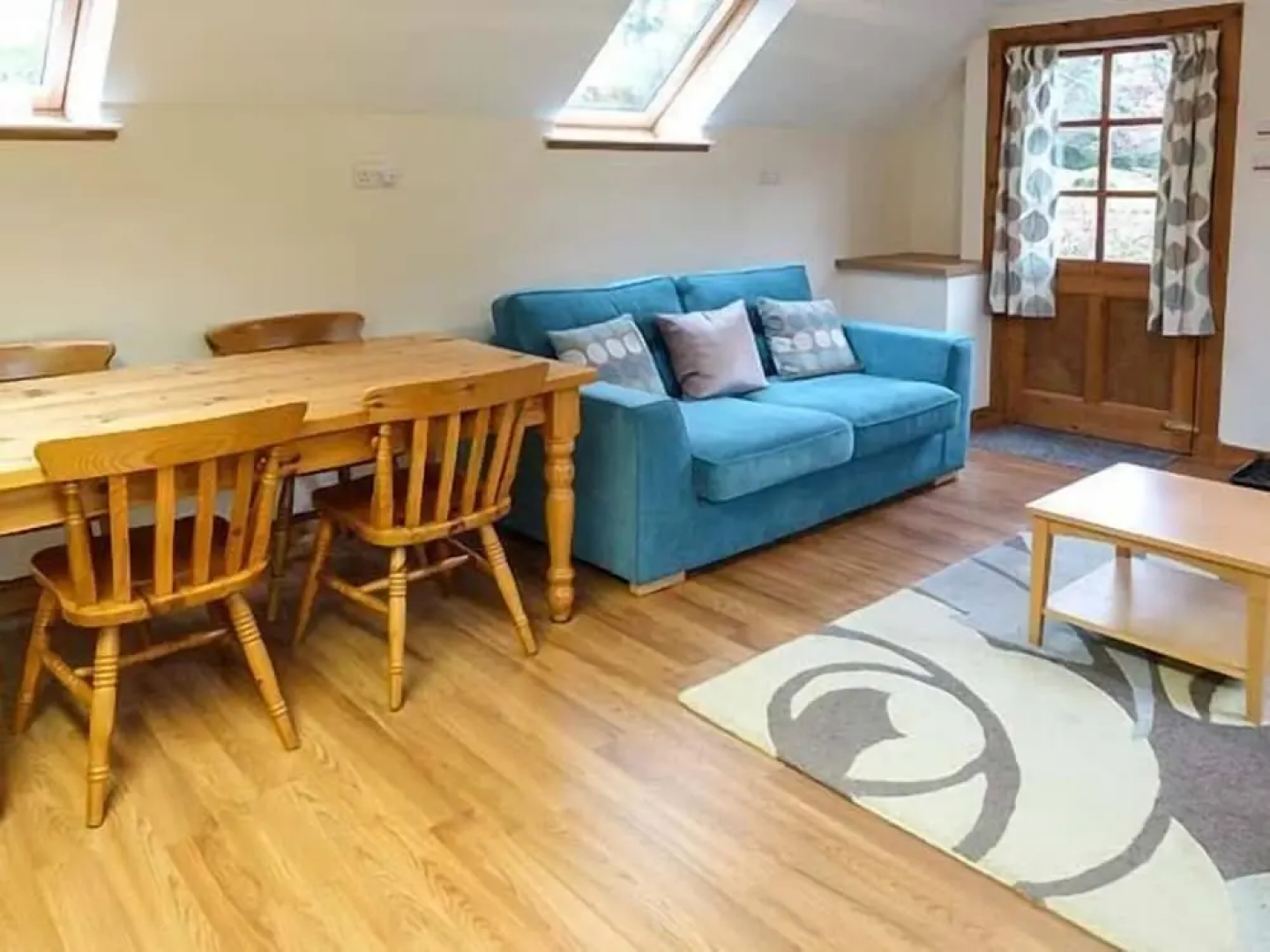 Lakefield Apartment