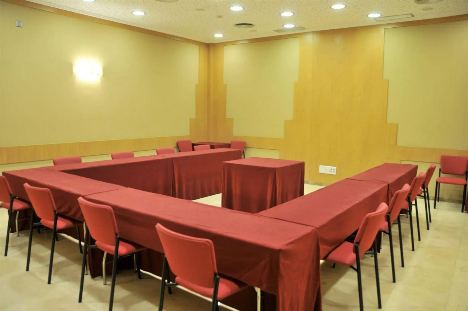 Отель B&B Hotel Tarragona Valls