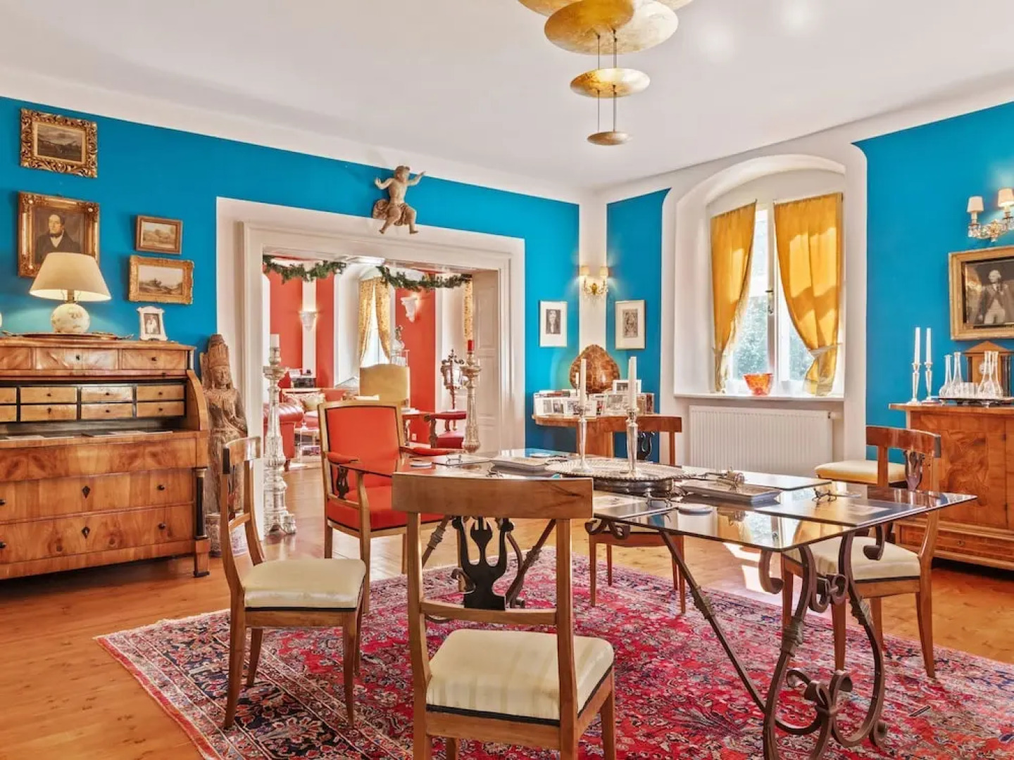 Lavish Castle in Riedenburg with Garden near Lake