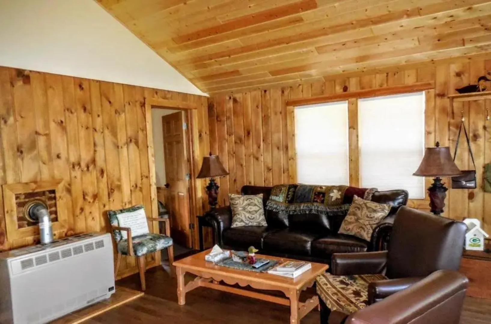 Knotty Pine- White Pine