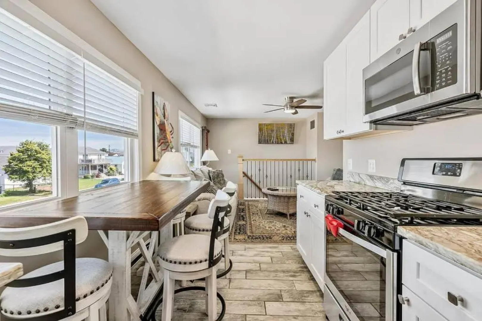 Close to AC Steps to Beach Parking