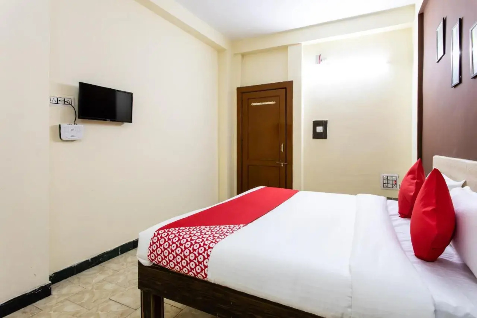 OYO 24109 Hotel Santushti