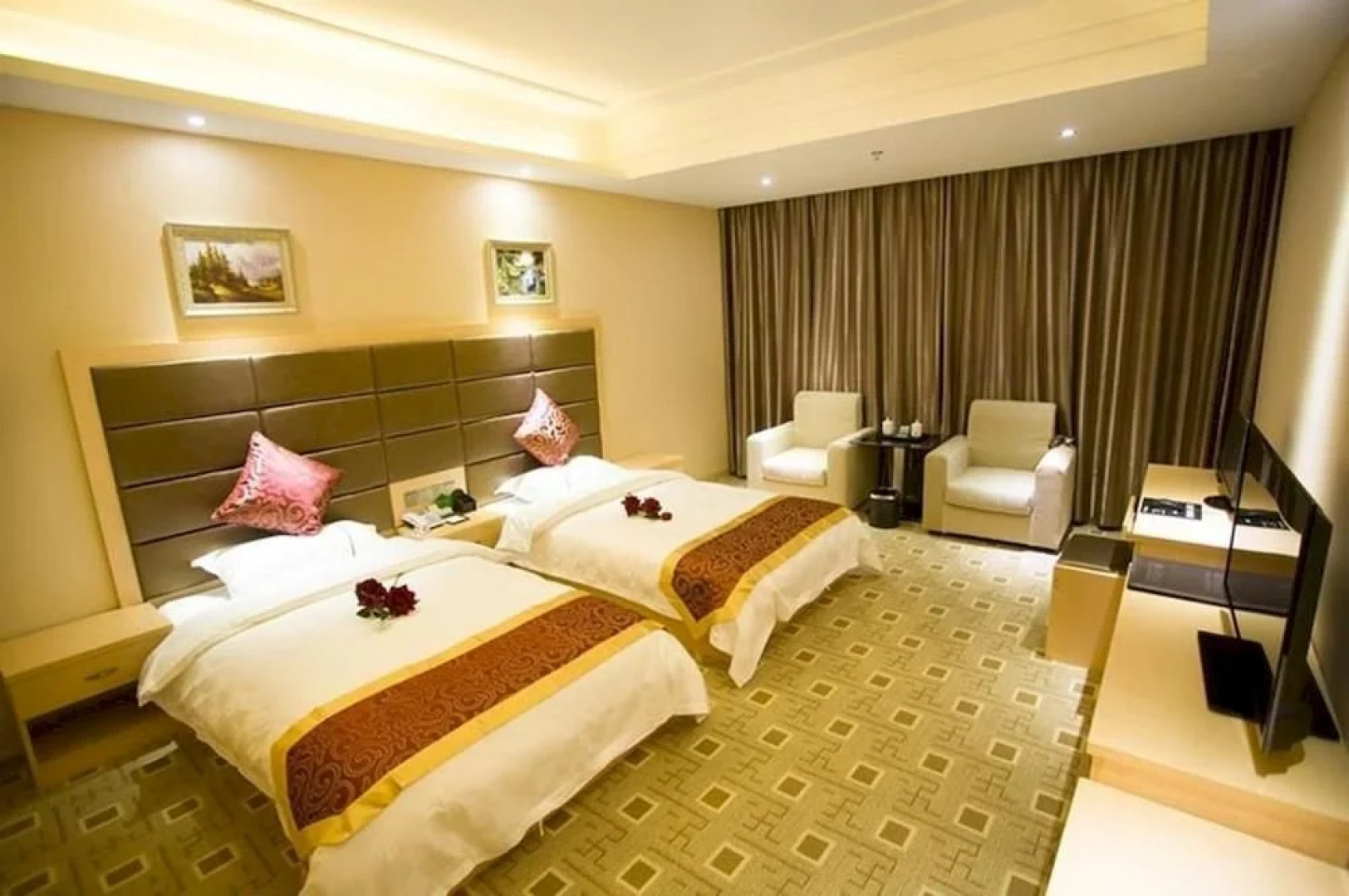 Ankang Yuting Fashion Hotel