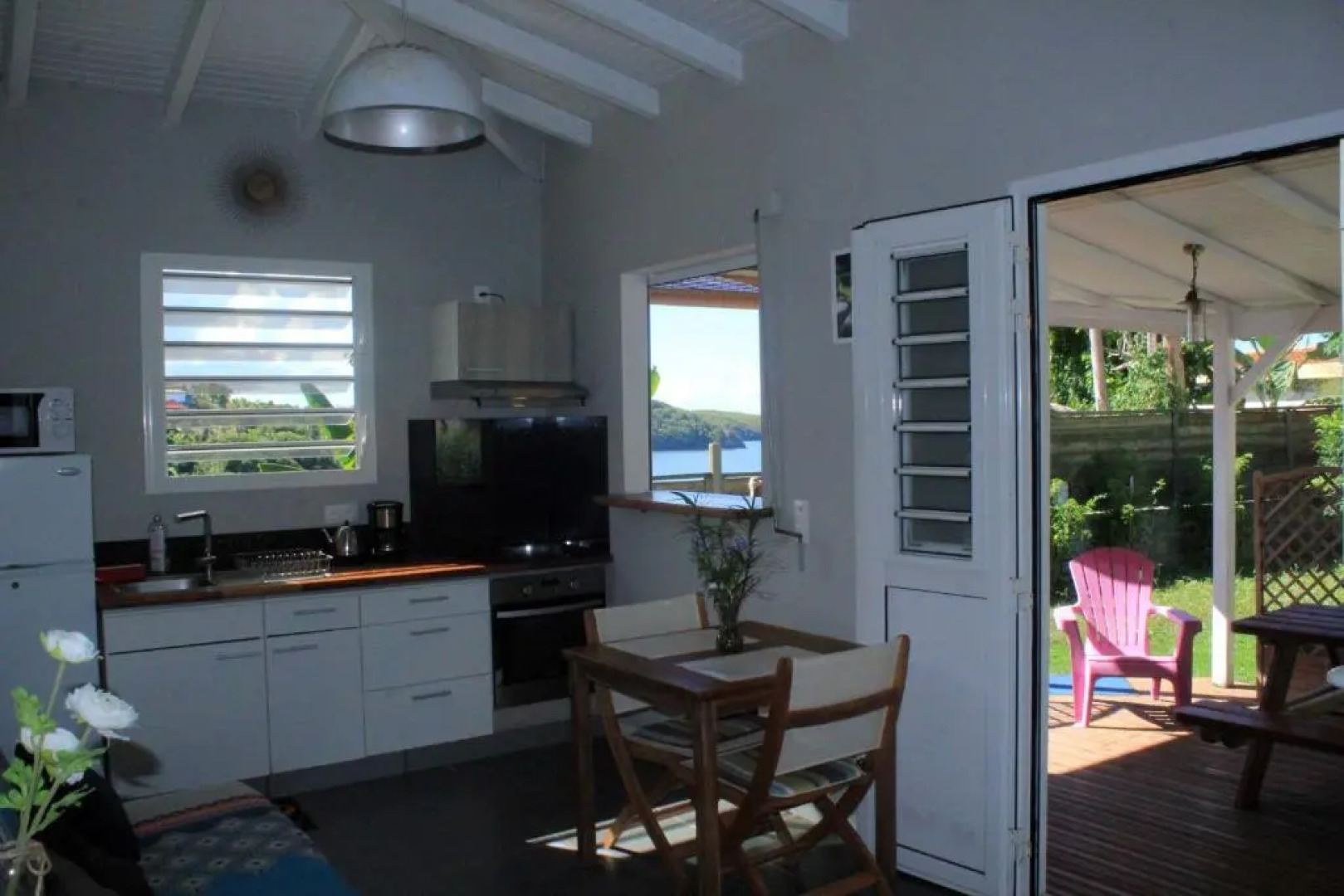 Beau F2 classé, vue mer, spa, jardin, parking et deck privatifs - piscine partagée