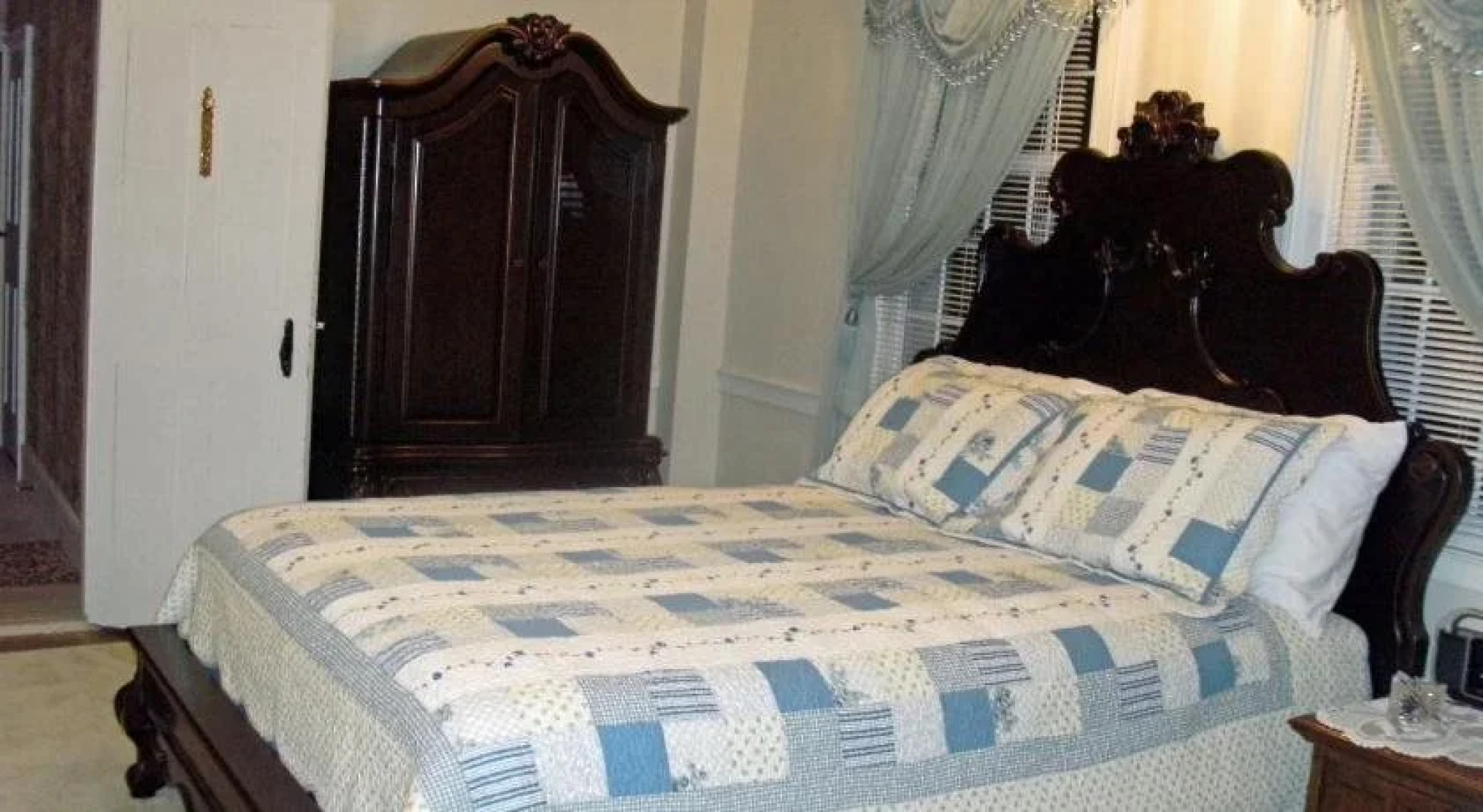 The 1810 Juliand House Bed & Breakfast