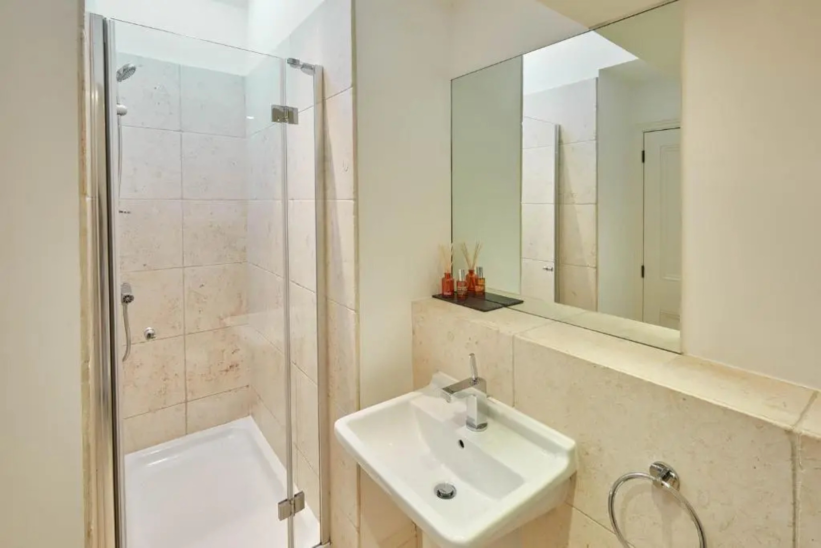 Host Stay The Lakehouse