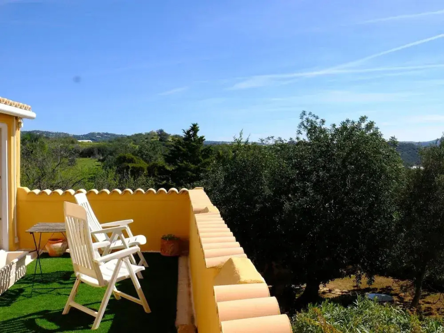 Delightful, Authentic Quinta with Swimming Pool near Beach & Towns