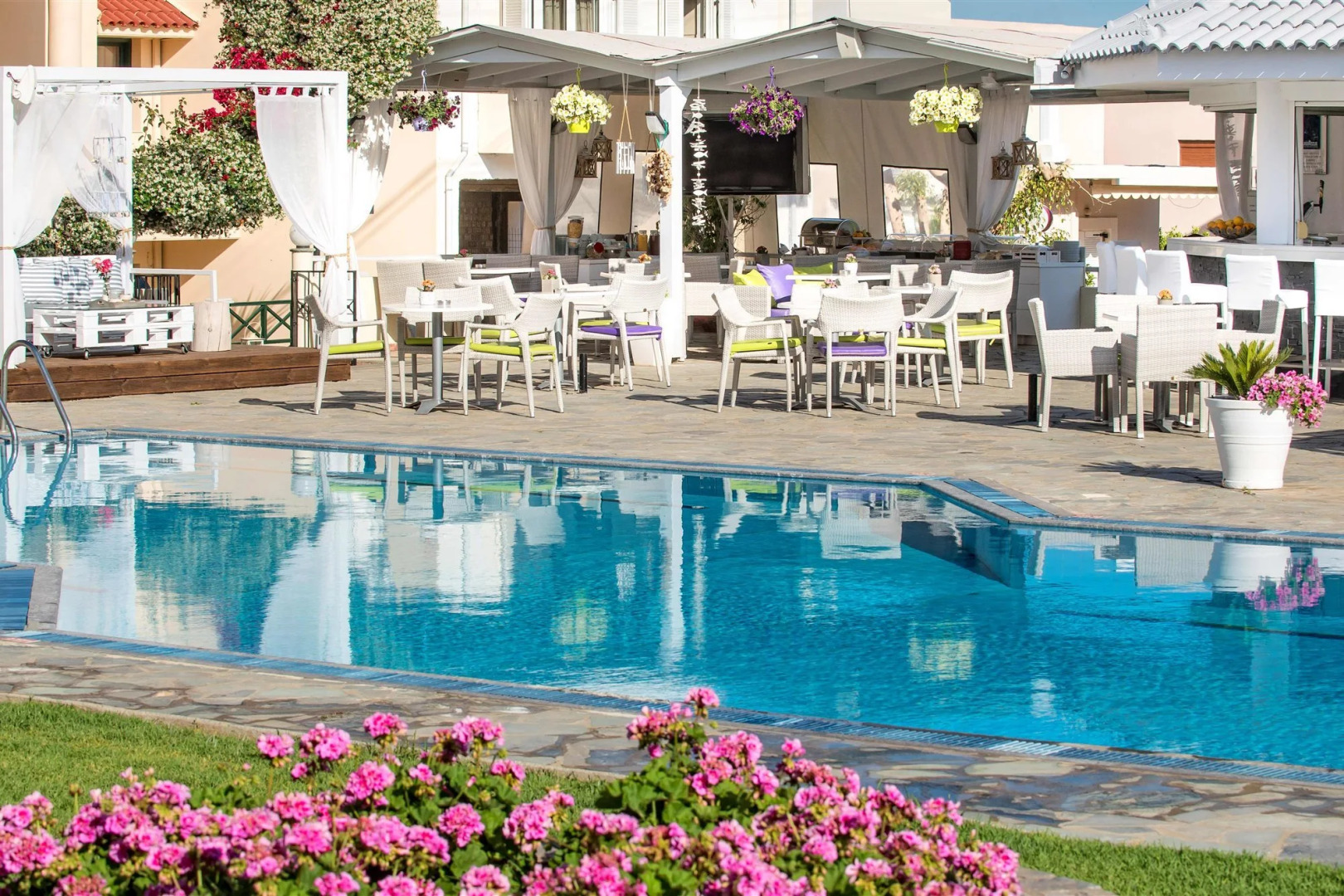 Kristalli Hotel Apartments