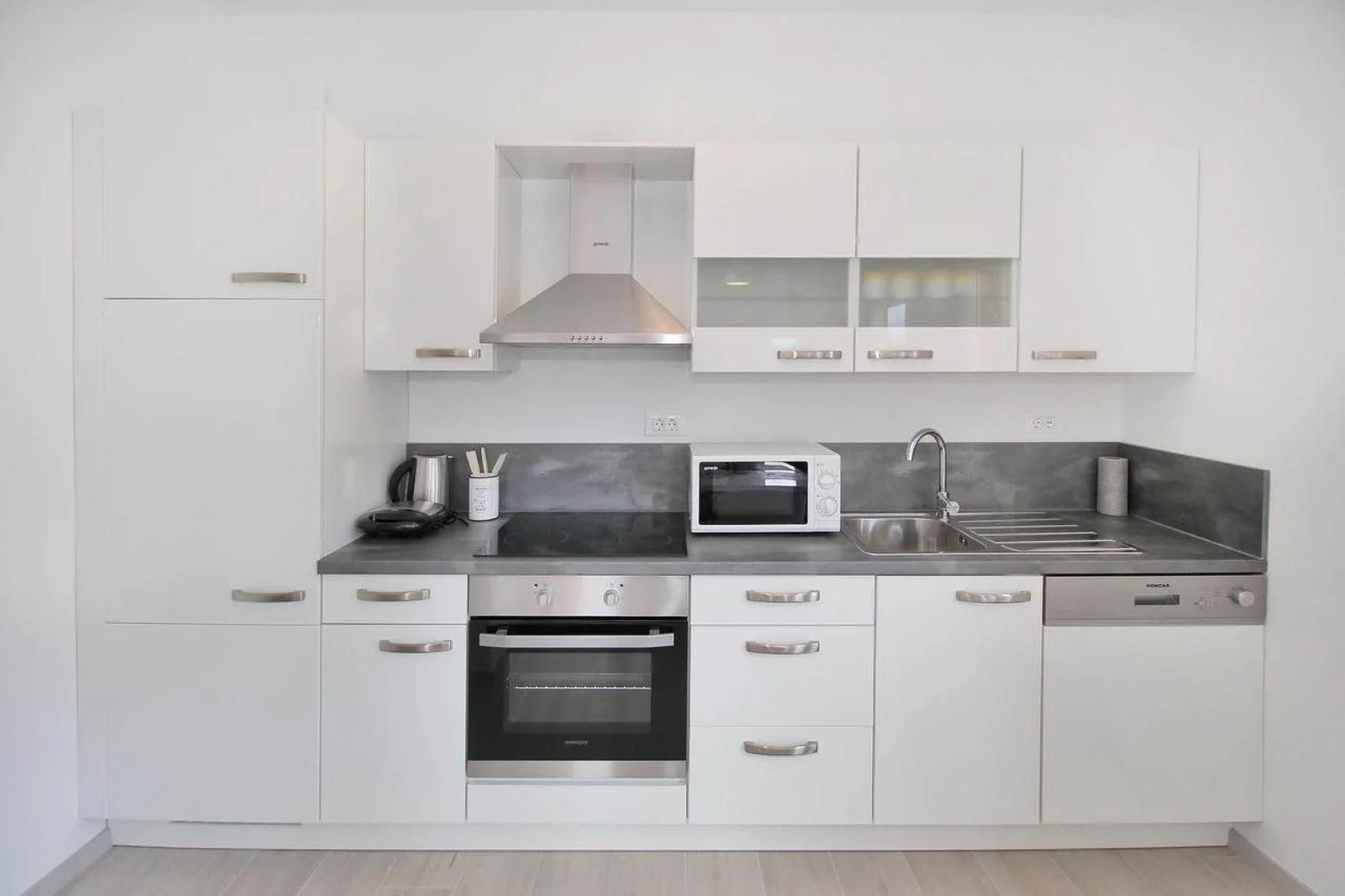 Bacan Family Apartments