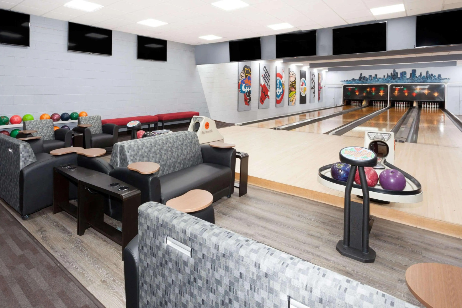 Ramada Plaza by Wyndham Chicago North Shore