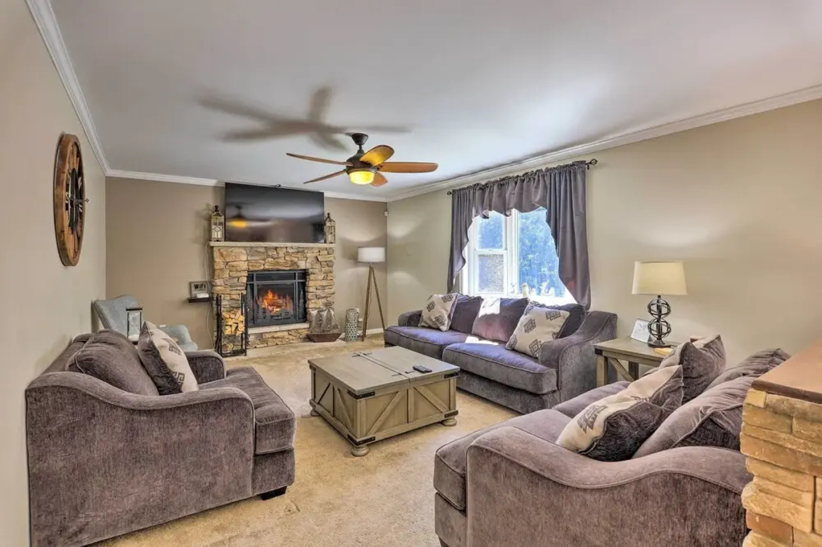 Poconos Escape w/ Hot Tub & Fire Pit