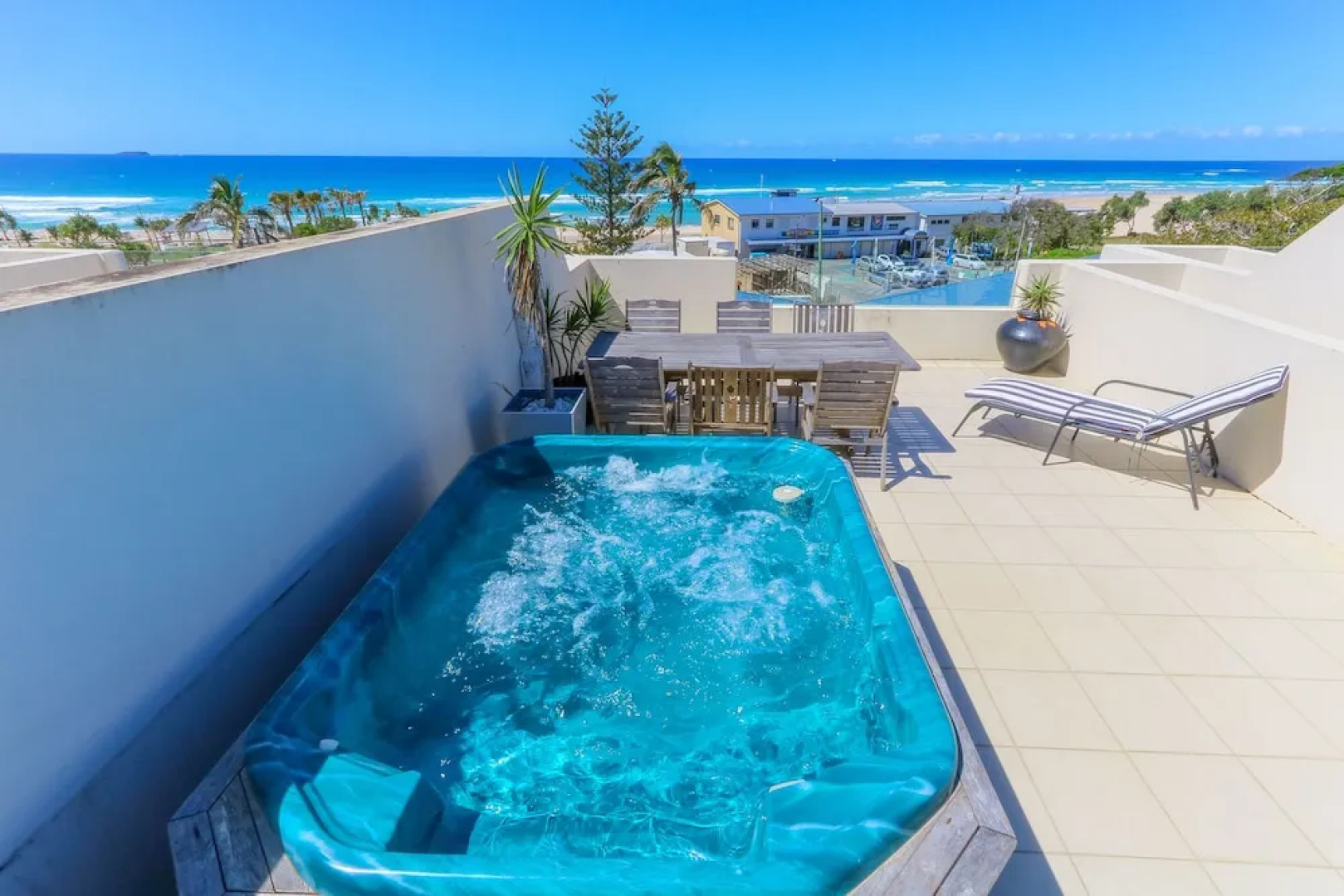 Deluxe Rooftop Paradiso Apartment