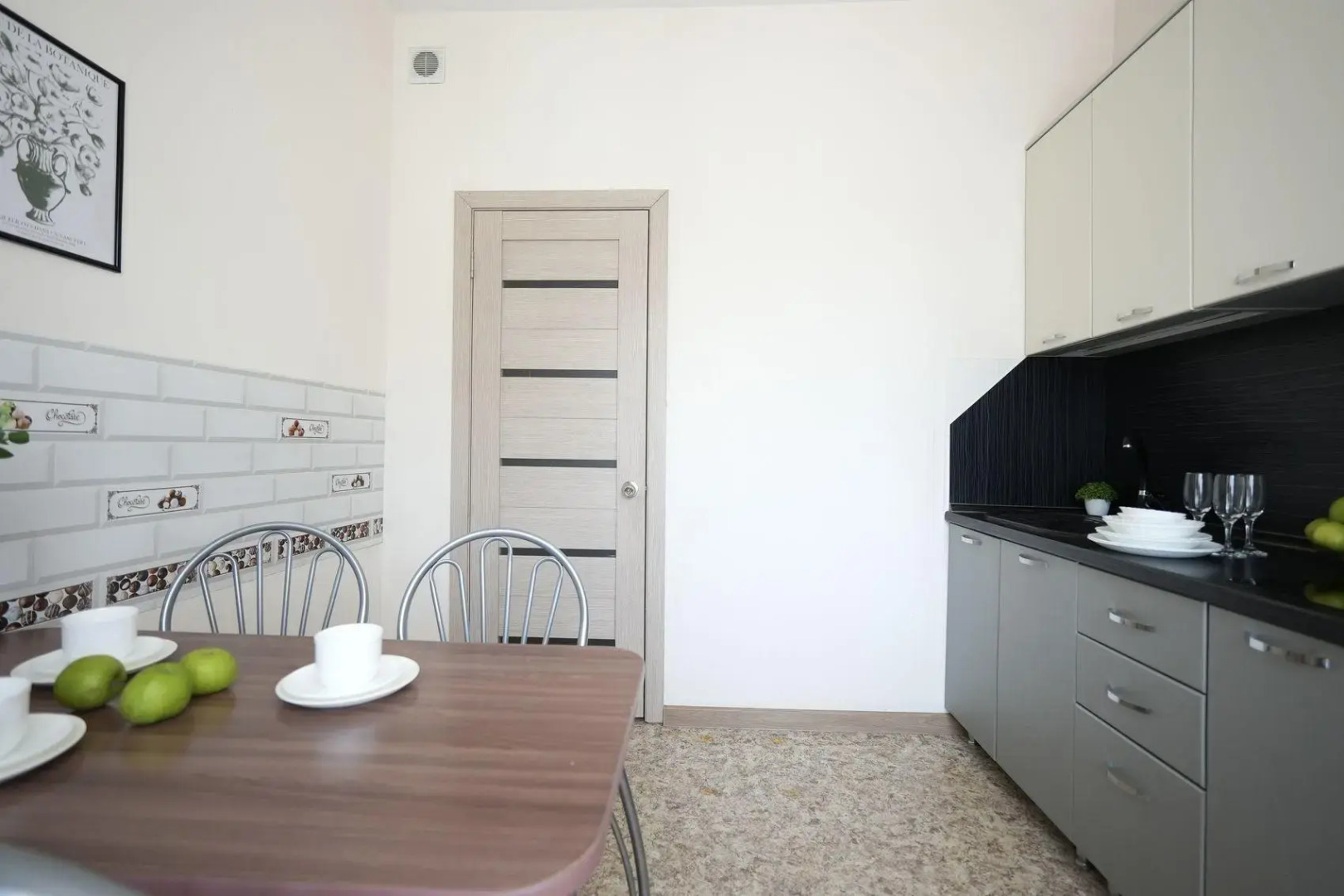 Пять звезд на Омской 23