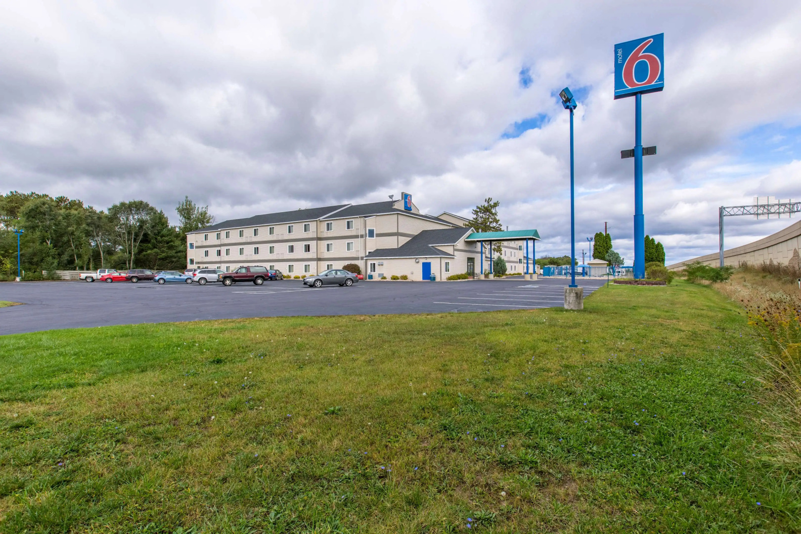 Motel 6 Baraboo, WI - Lake Delton